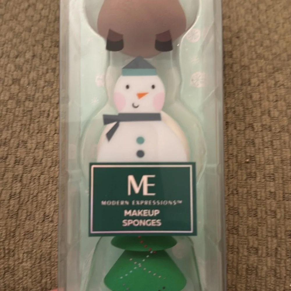 Modern Expressions Christmas Makeup Sponges NEW‎